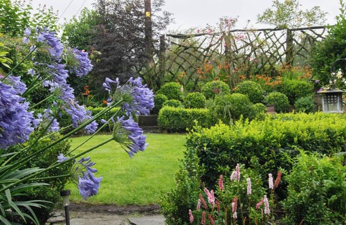 Macclesfield House | Cosy Cottage Style House in Quiet Area of Cheshire, England