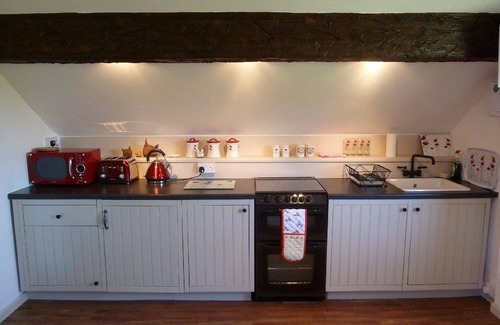 High Peak Apartment | Cosy,cottage style studio apartment with lovely countryside views.Pet friendly.