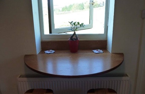 High Peak Apartment | Cosy,cottage style studio apartment with lovely countryside views.Pet friendly.
