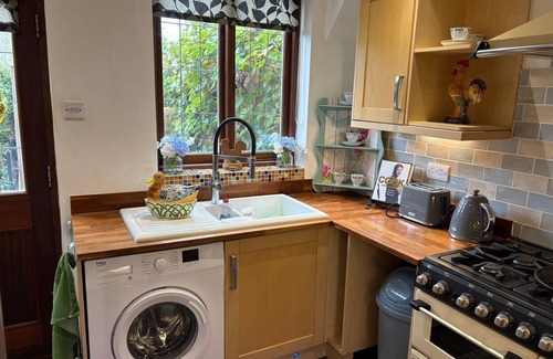 Bromham Cottage | Cosy country cottage for relaxing or for peaceful work setting .