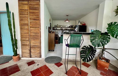Riohacha House | Cosy double room ensuite bathroom. Central & 1min walk from the beach!