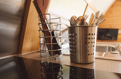 Builth Wells Cabin | Cosy En-suite Glamping Cabin Near Hay-on-Wye.