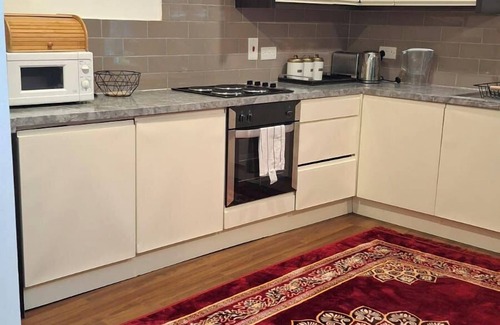 Lower Edmonton House | Cosy Entire House Open Kitchen 2 Bedroom for 5