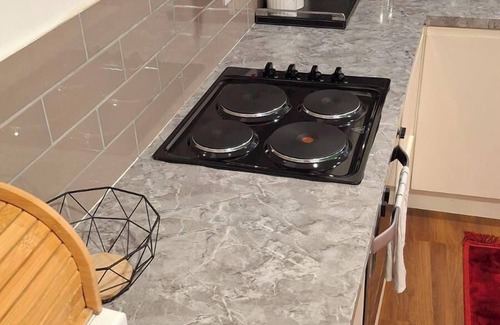 Lower Edmonton House | Cosy Entire House Open Kitchen 2 Bedroom for 5