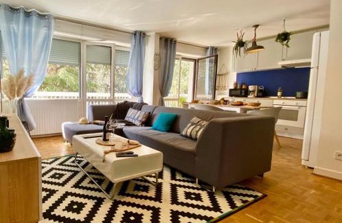 Centre Deux Apartment | Cosy Flat 2V6