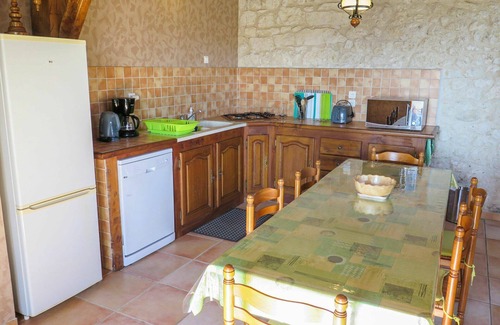 Dondas Villa | Cosy apartment in villa for 6 guests with pool, TV, terrace and panoramic view