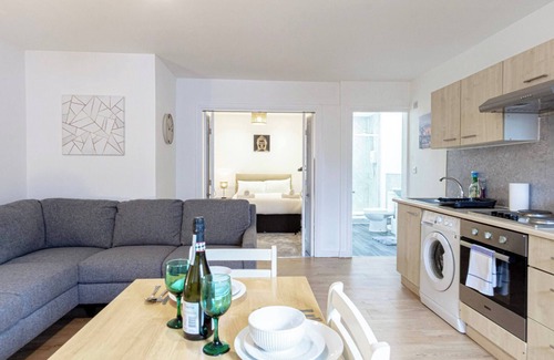 Swinton Apartment | Cosy & Fully Equipped Cottage in Swinton