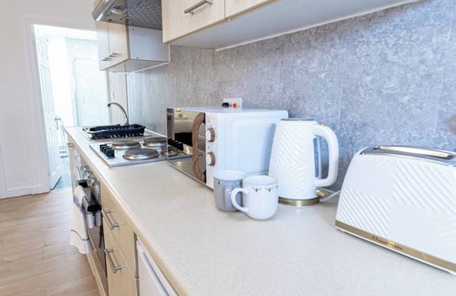 Swinton Apartment | Cosy & Fully Equipped Cottage in Swinton