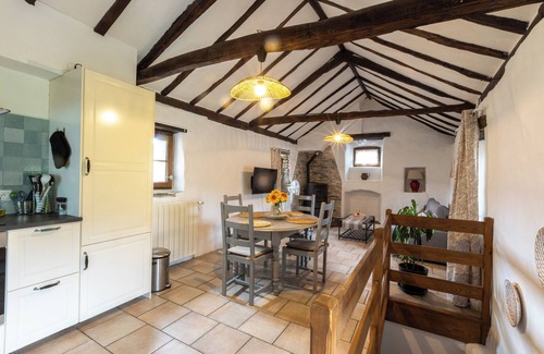 Saint-Andeol-de-Clerguemort House | Cosy gîte with view, jacuzzi & pool - heart of the Cévennes, hiking, relaxation.