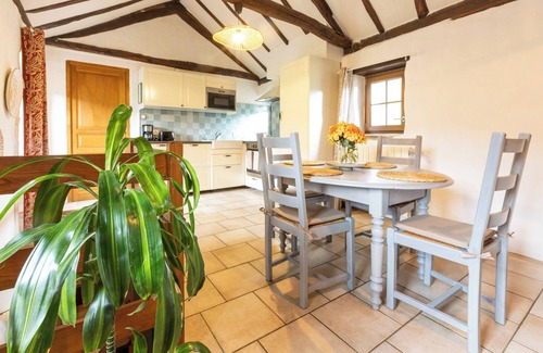 Saint-Andeol-de-Clerguemort House | Cosy gîte with view, jacuzzi & pool - heart of the Cévennes, hiking, relaxation.