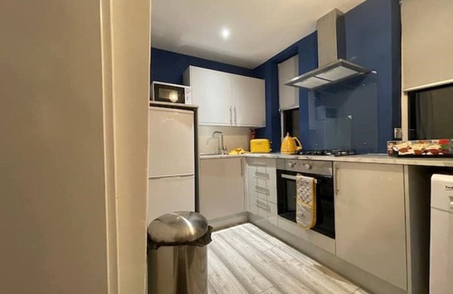 Motherwell Apartment | COSY HLA HOLYTOWN APARTMENT