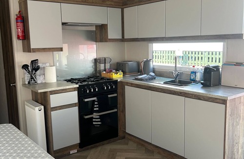 Shipton Gorge House | Cosy Holiday Home at Freshwater Beach Holiday Park on the iconic Jurassic Coast
