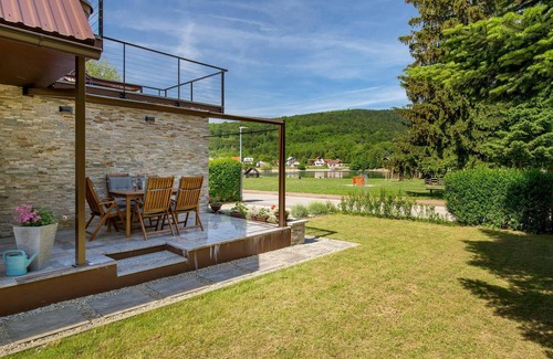 Ogulin House | Cosy holiday home right on the lake for a wonderful holiday.