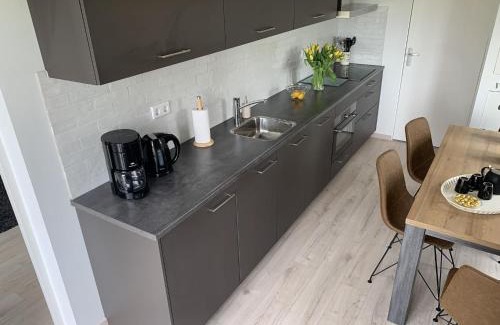 Zonnemaire House | Cosy holiday home with large garden, cleaning included