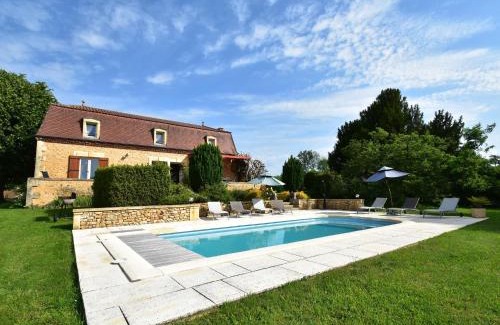 Coux-et-Bigaroque-Mouzens House | Cosy holiday home with swimming pool