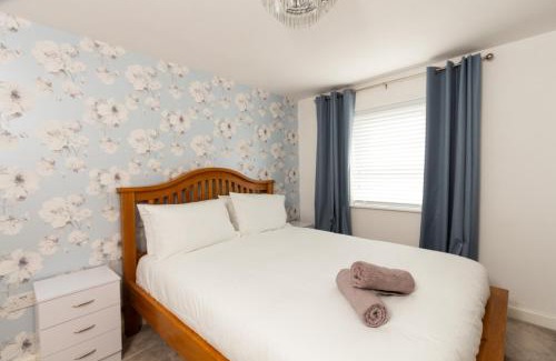 Cottingham Apartment | Cosy Home with Garden in a Picturesque Village
