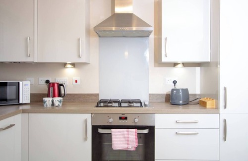 Cottingham Ski Chalet | Cosy Home with Garden in a Picturesque Village