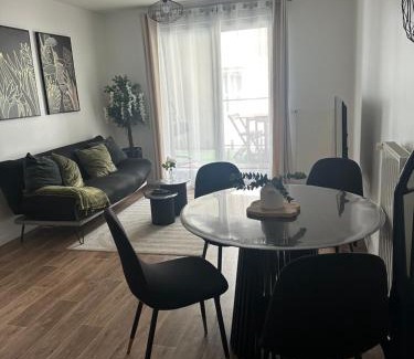 Carrieres-sous-Poissy Apartment | Cosy house à 6 min du RER A et PSA