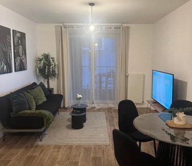 Carrieres-sous-Poissy Apartment | Cosy house à 6 min du RER A et PSA