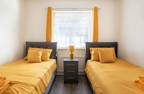 Stonnall House | Cosy House #Lea Hall Train Station #BHX #NEC #NIA