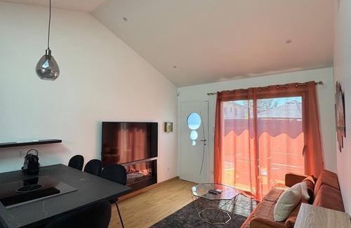 Villenave-d'Ornon House | Cosy house, residential area, garden and barbecue 20 minutes from Bordeaux.