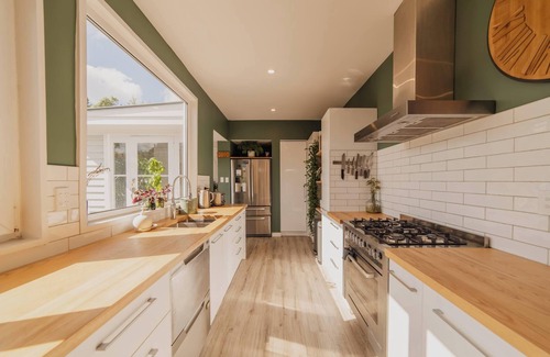 Somerfield House | Cosy House w/Beautiful Garden and Hot Tub. Pet Friendly!