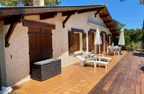 Le Canon House | Cosy house with garden + Terrace, ocean and bay in walking distance, Wifi and TV