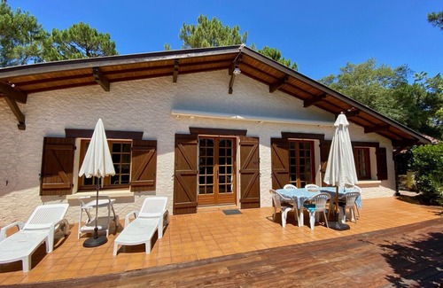 Le Canon House | Cosy house with garden + Terrace, ocean and bay in walking distance, Wifi and TV