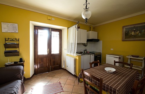 Castelnuovo di Garfagnana Apartment | Cosy apartment for 6 guests with WIFI, TV, panoramic view and parking