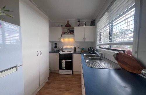 Lake Macquarie City Council House | Cosy little cottage in Brightwaters NSW close to the shores of Lake Macquarie.