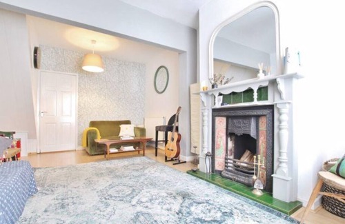 Liverpool House | Cosy Liverpool Terrace near the River Mersey