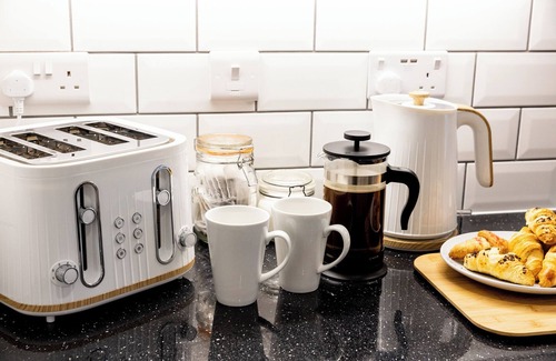 Mytholm House | Cosy & Modern Home by Hebden Canal, Sleeps 6