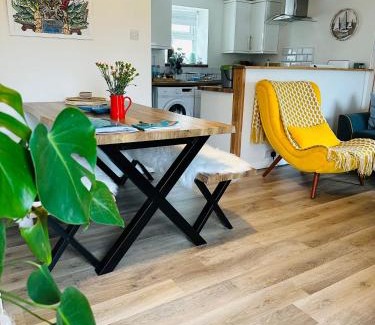 Newquay House | Cosy Nook Cottage Perfect Family & Beach Getaway