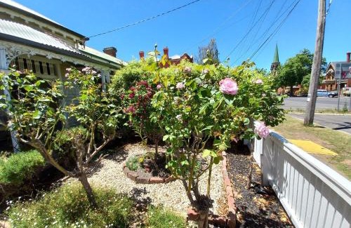 Ballarat House | Cosy on Mair