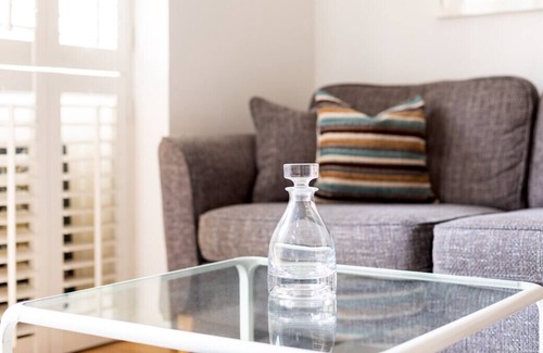 Vassall Apartment | Cosy Oval Apartment