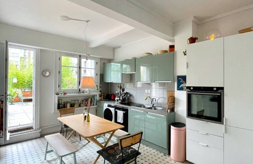 Belleville Apartment | Cosy Parisian apartment with large sunny terrace!