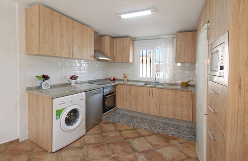 Comares Villa | Cosy Poolside Escape for Four. Salt-filtered pool. Breathtaking views.