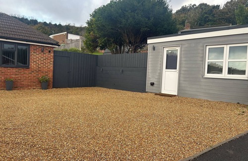 Eastbourne Cabin | Cosy quiet self contained private cabin at the foot of the downs.