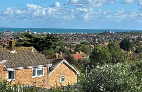 Eastbourne Cabin | Cosy quiet self contained private cabin at the foot of the downs.