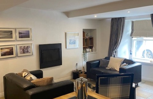 Anstruther House | Cosy renovated fisherman's cottage on coastal path