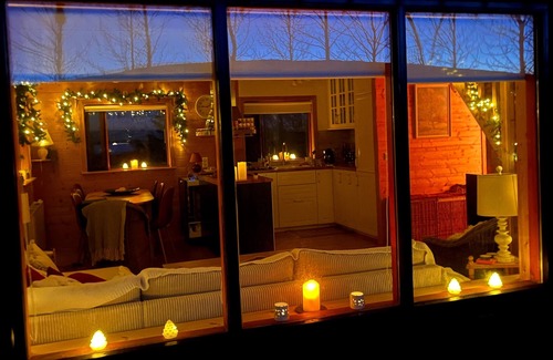 Saurbaer Cottage | Cosy Retreat Home with Jacuzzi