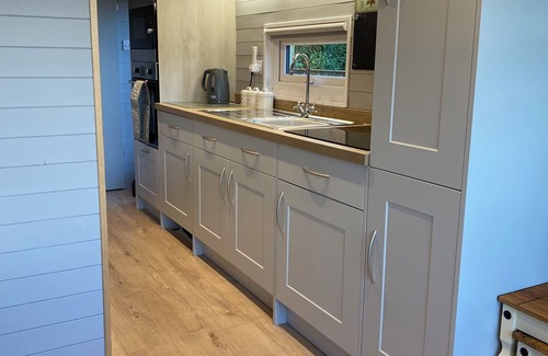 Brazzacott Cabin | Cosy Romantic/family break with Hot Tub in rural Cornwall -15mins drive to beach