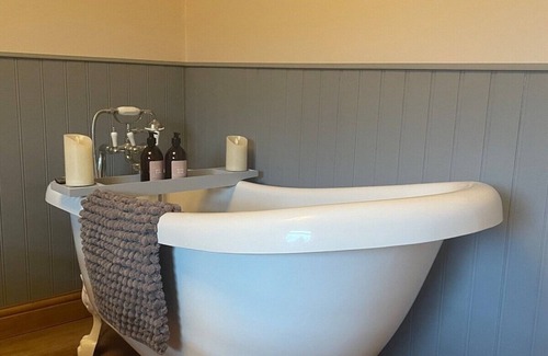 Dilhorne House | Cosy, romantic, intimate cottage. 20mins from Alton Towers.