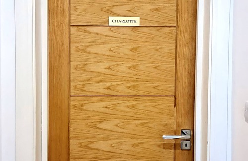 Brixton Hill Apartment | Cosy room, well-located, zone 2, near the station