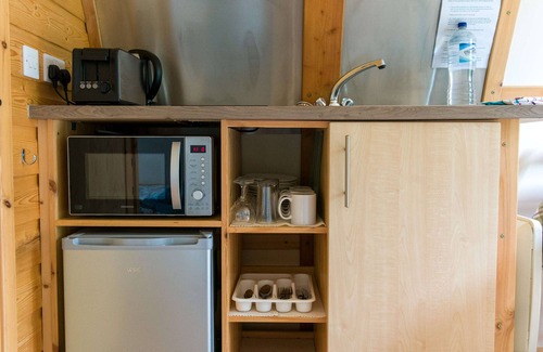 Moffat Cabin | Cosy Rural Cabin With Hillside Viewpoint