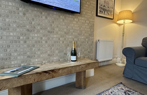 Wormhill Apartment | Cosy self catering apartment in large Victorian Residence