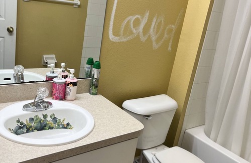 Oak Grove Bed & Breakfast | COSY SLEEPOVER -10MIN FROM THE SHOPPING OULET/GREAT RESTURANTS.