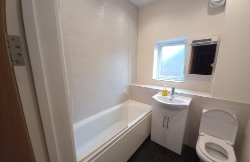Beeston Apartment | Cosy Spacious 2 bedroom Apartment Free Parking