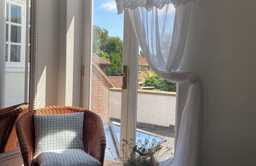 Claygate Cottage | Cosy, spacious 2 storey apt, 35mins Central London, Heathrow/Gatwick & Wimbledon