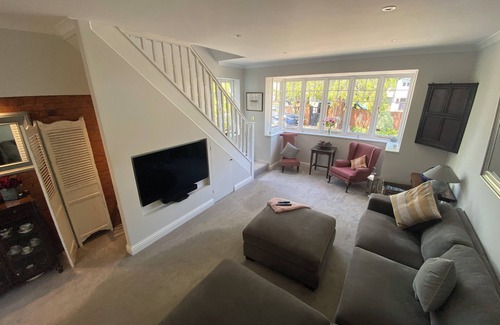 Claygate Cottage | Cosy, spacious 2 storey apt, 35mins Central London, Heathrow/Gatwick & Wimbledon
